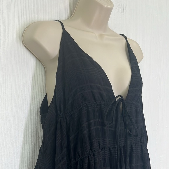 ASTR the label - Lizbeth Black Spaghetti Strap Tied Back Maxi Dress Size Medium - Picture 5 of 12